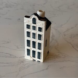 KLM #67 Blue Delft House by BOLS